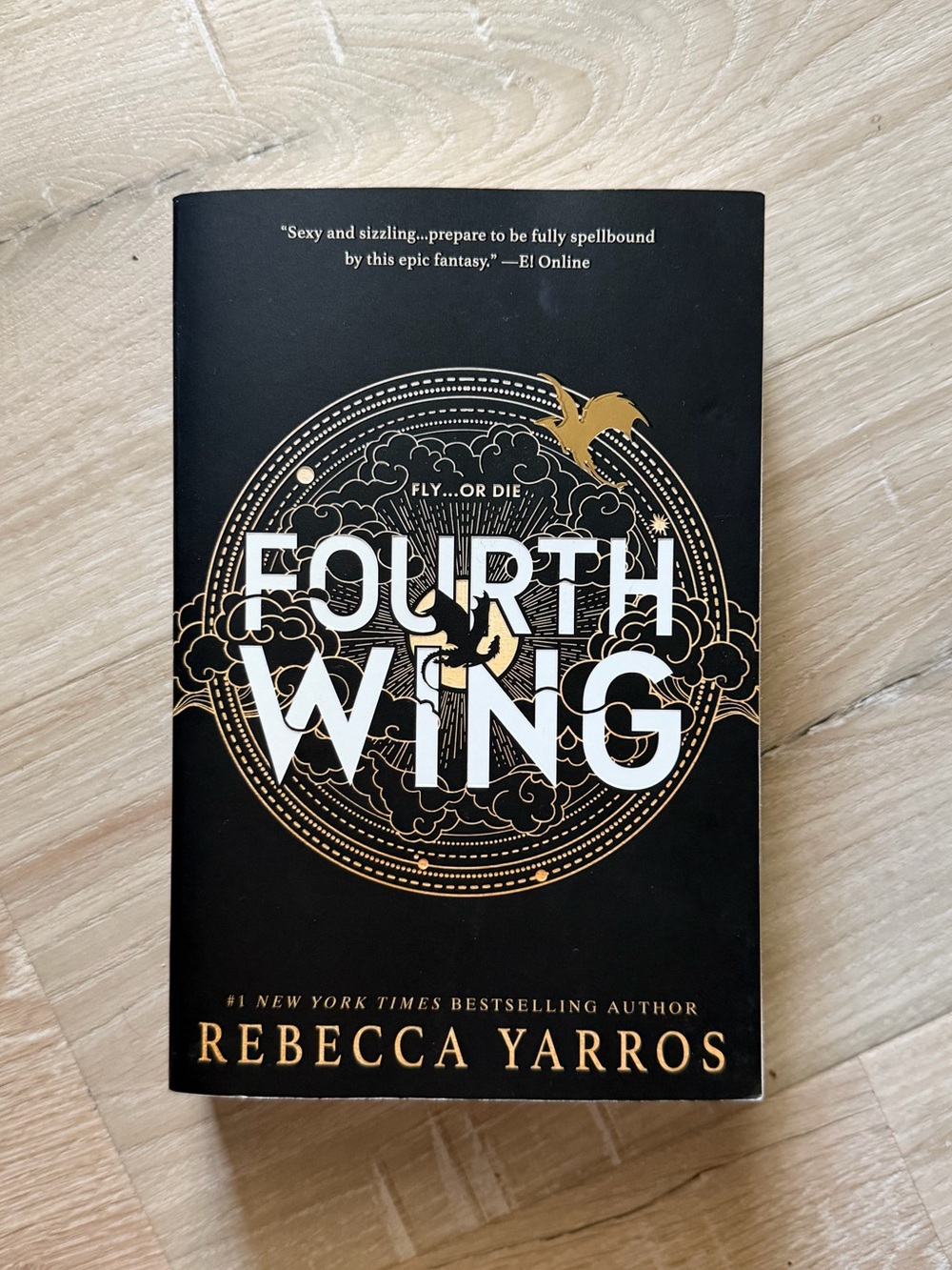 Fourth Wing by Rebecca Yarros (paperback)